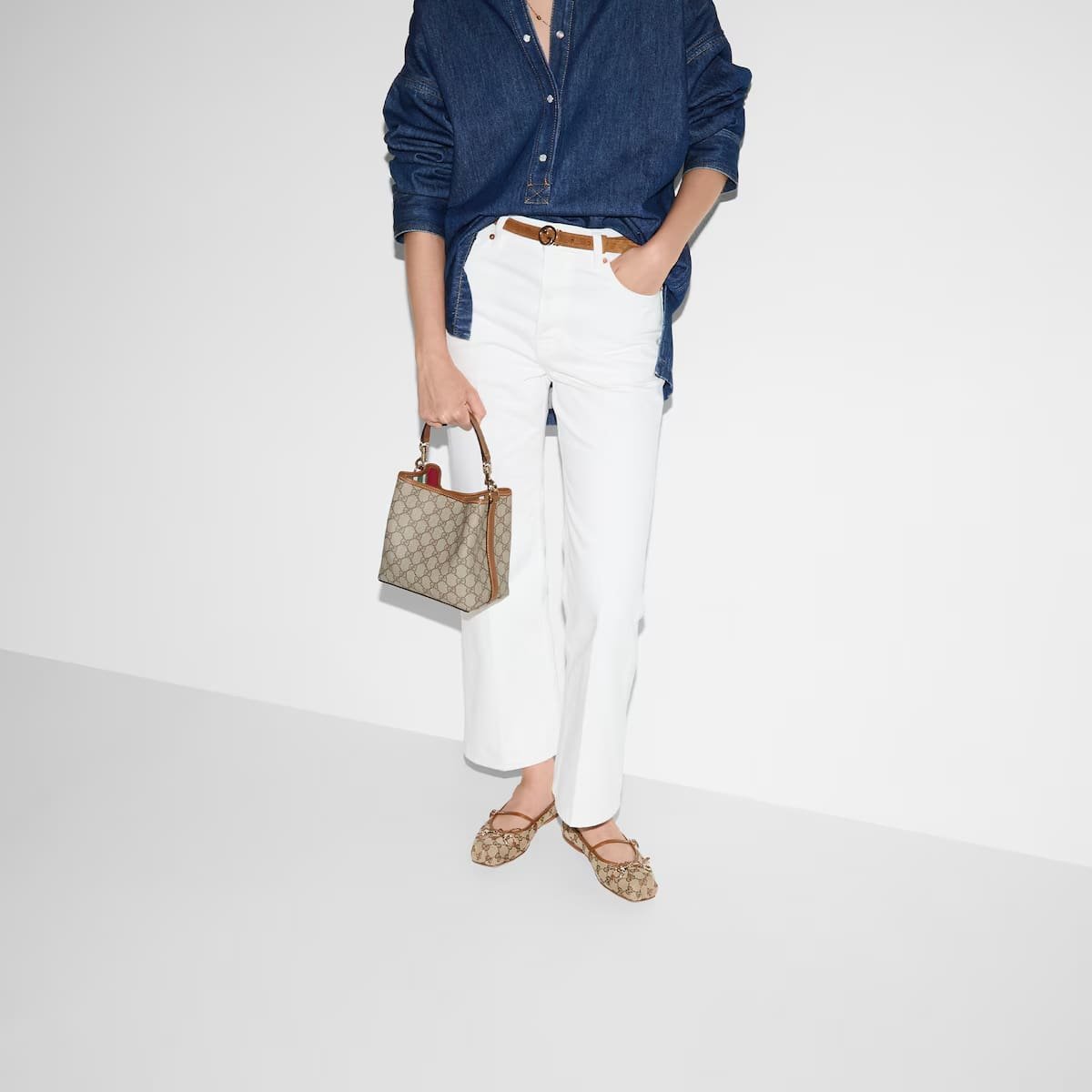 Gvc*1 GG Emblem mini bucket bag