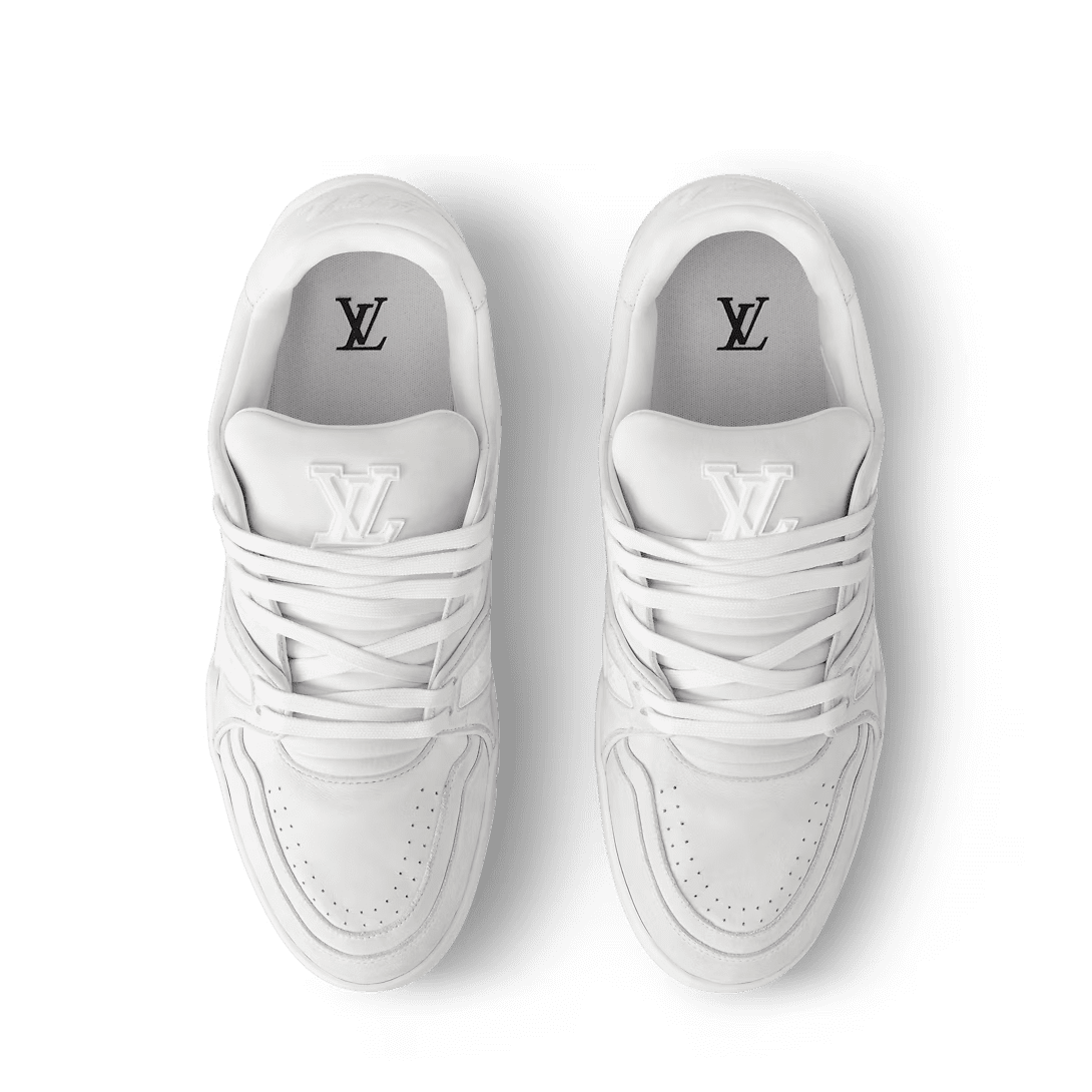 L0vis Vvtt0n 1ADERD LV Trainer Distressed Sneaker