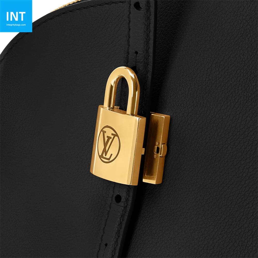 L0vis Vvtt0n M26688 Low Key Duffle Tote