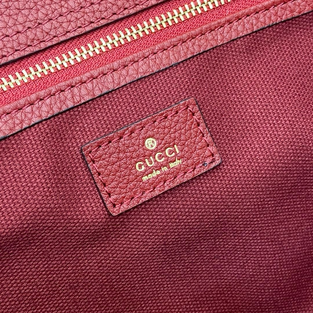 Gvc*1 Medium tote bag with hook closure