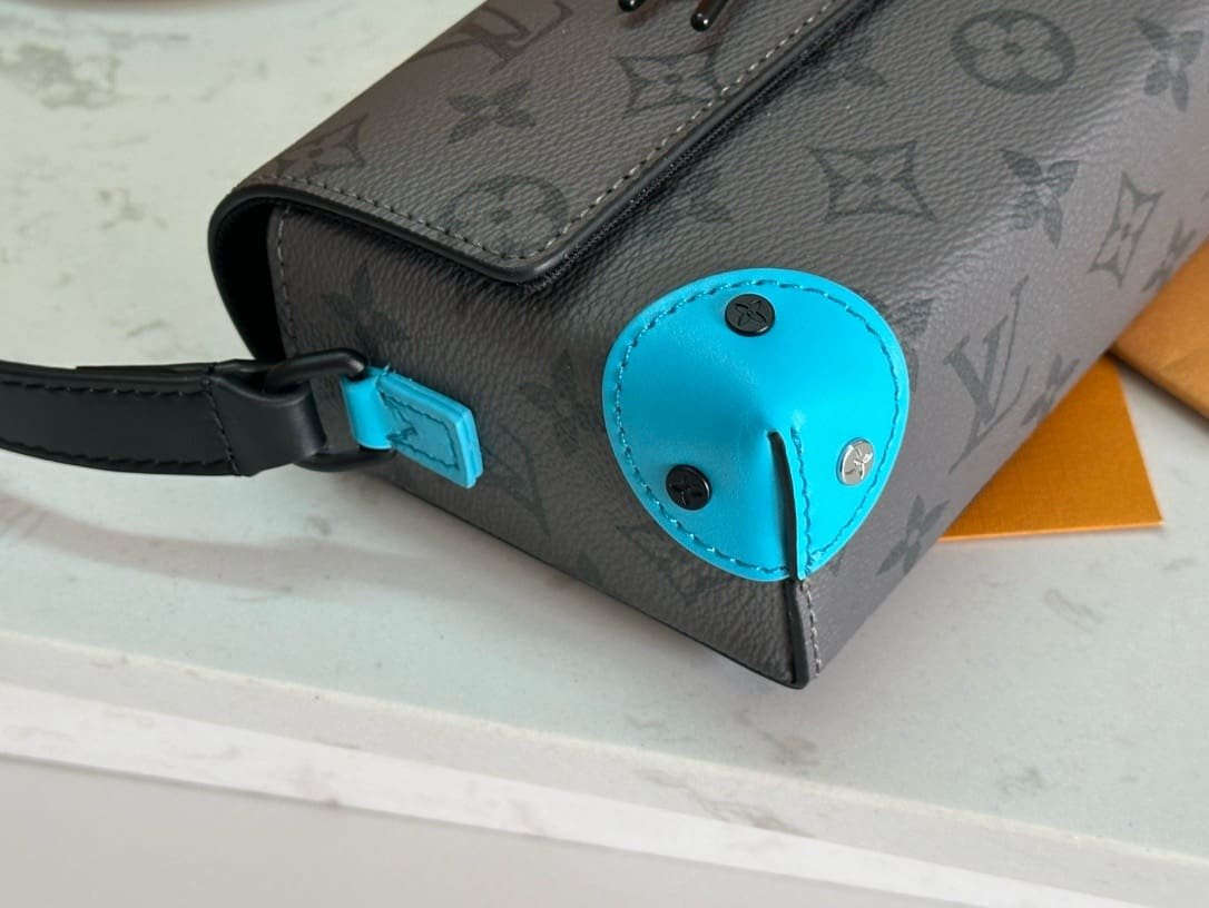 L0vis Vvtt0n M11496 Steamer Wearable Wallet
