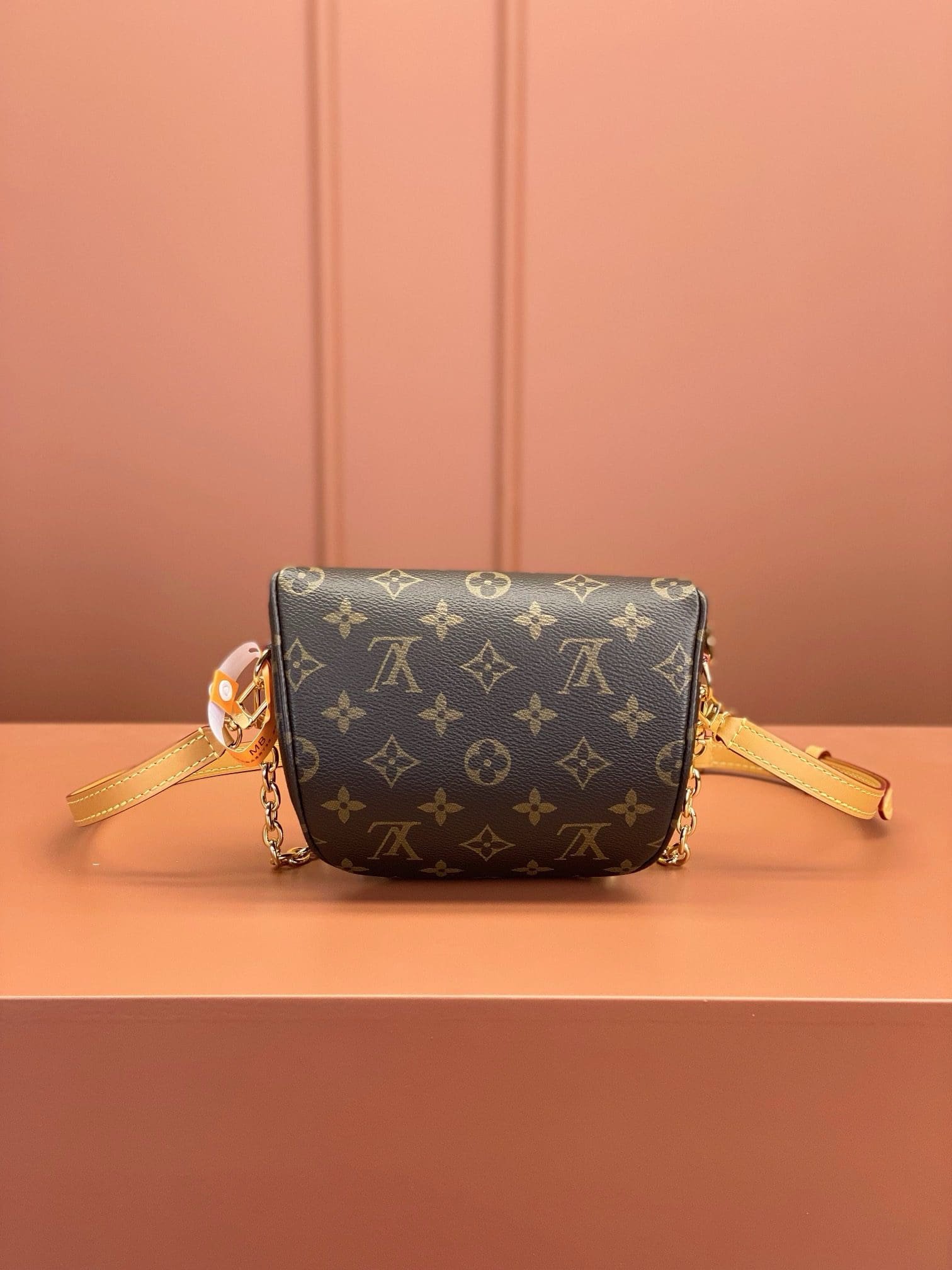 L0vis Vvtt0n Mini Bumbag M82335