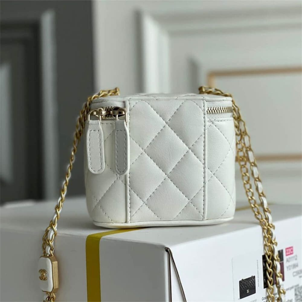 Ch**el SMALL VANITY WITH CHAIN AP2931