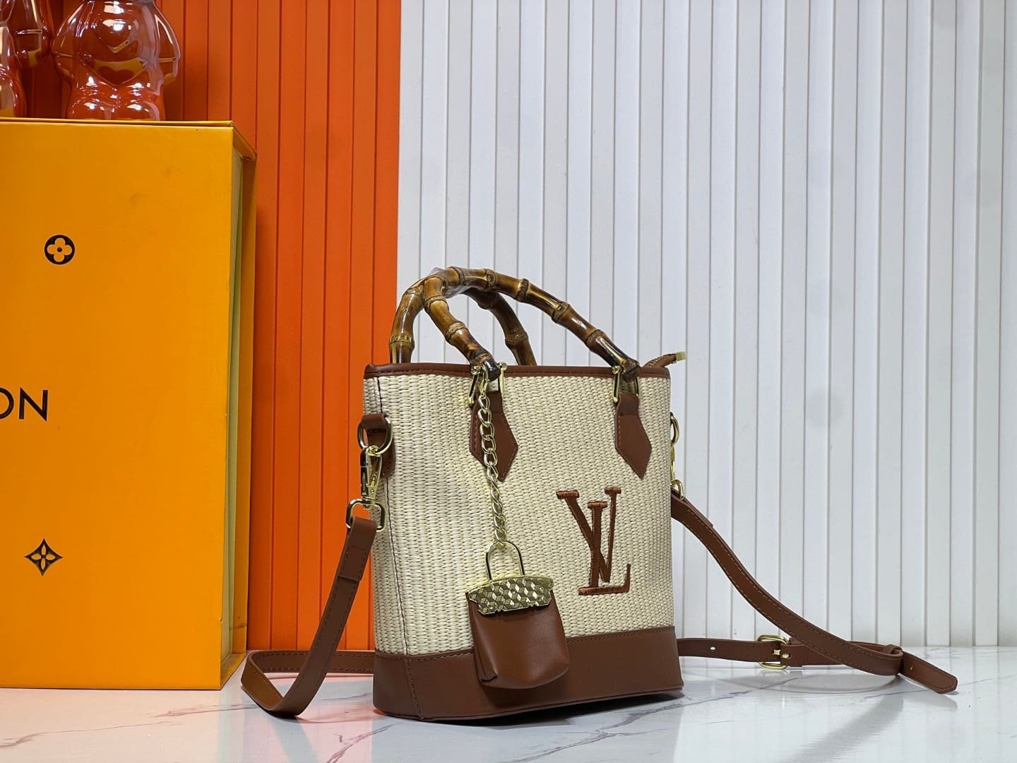L0vis Vvtt0n Raffia Petit Bucket Tote
