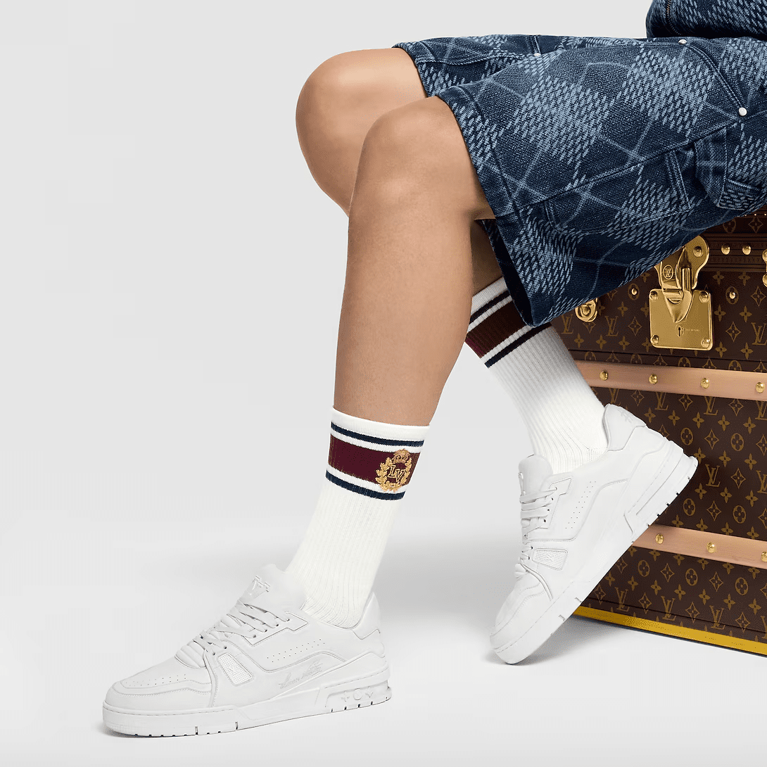 L0vis Vvtt0n 1ADERD LV Trainer Distressed Sneaker