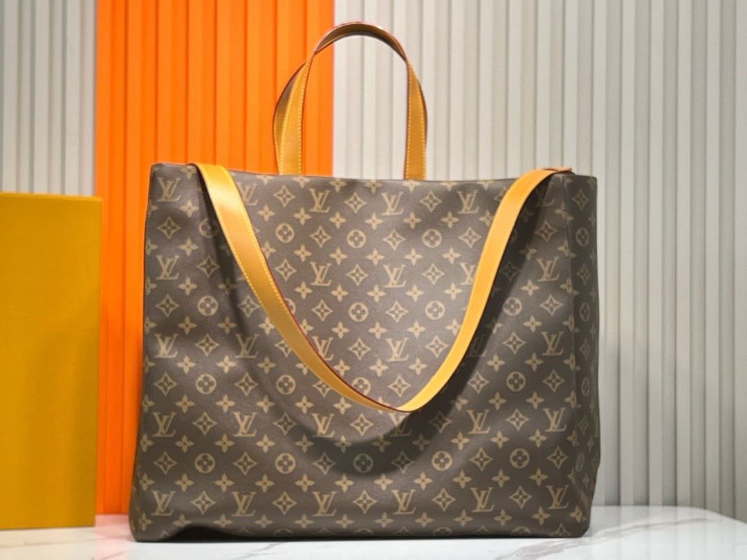 L0vis Vvtt0n Shopper Medium