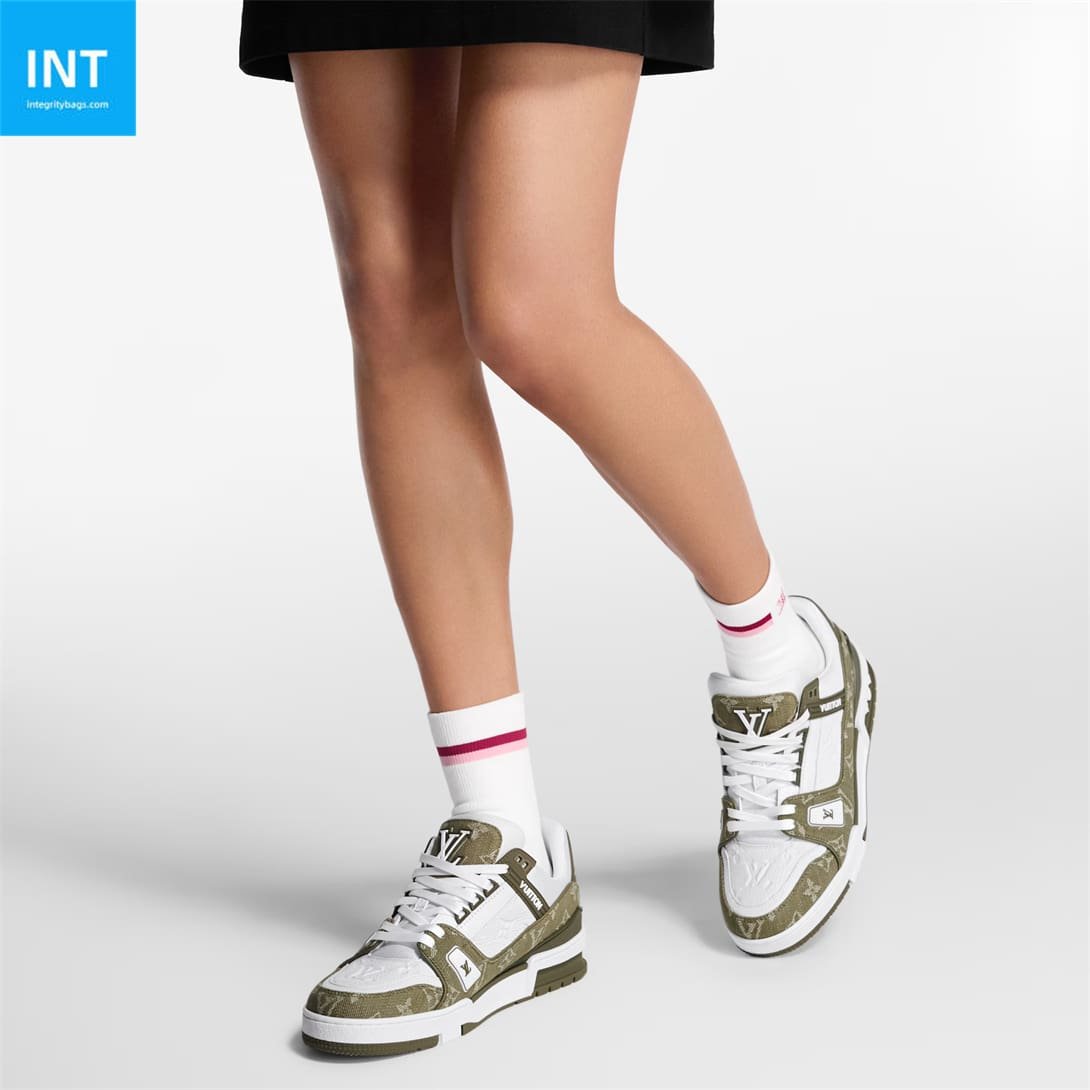 L0vis Vvtt0n 1AILAR LV Trainer Sneaker