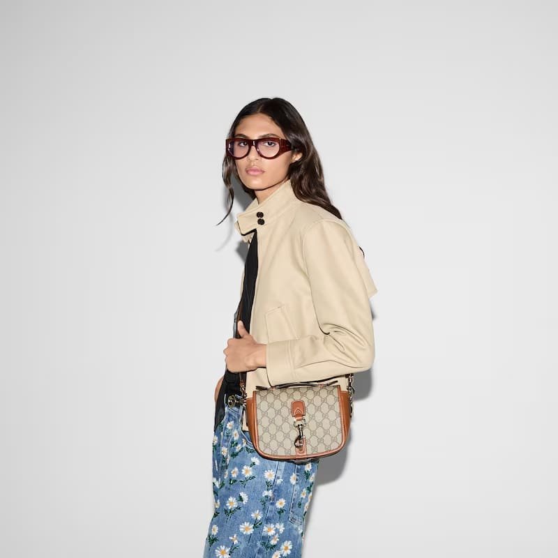 Gvc*1 Emblem mini shoulder bag