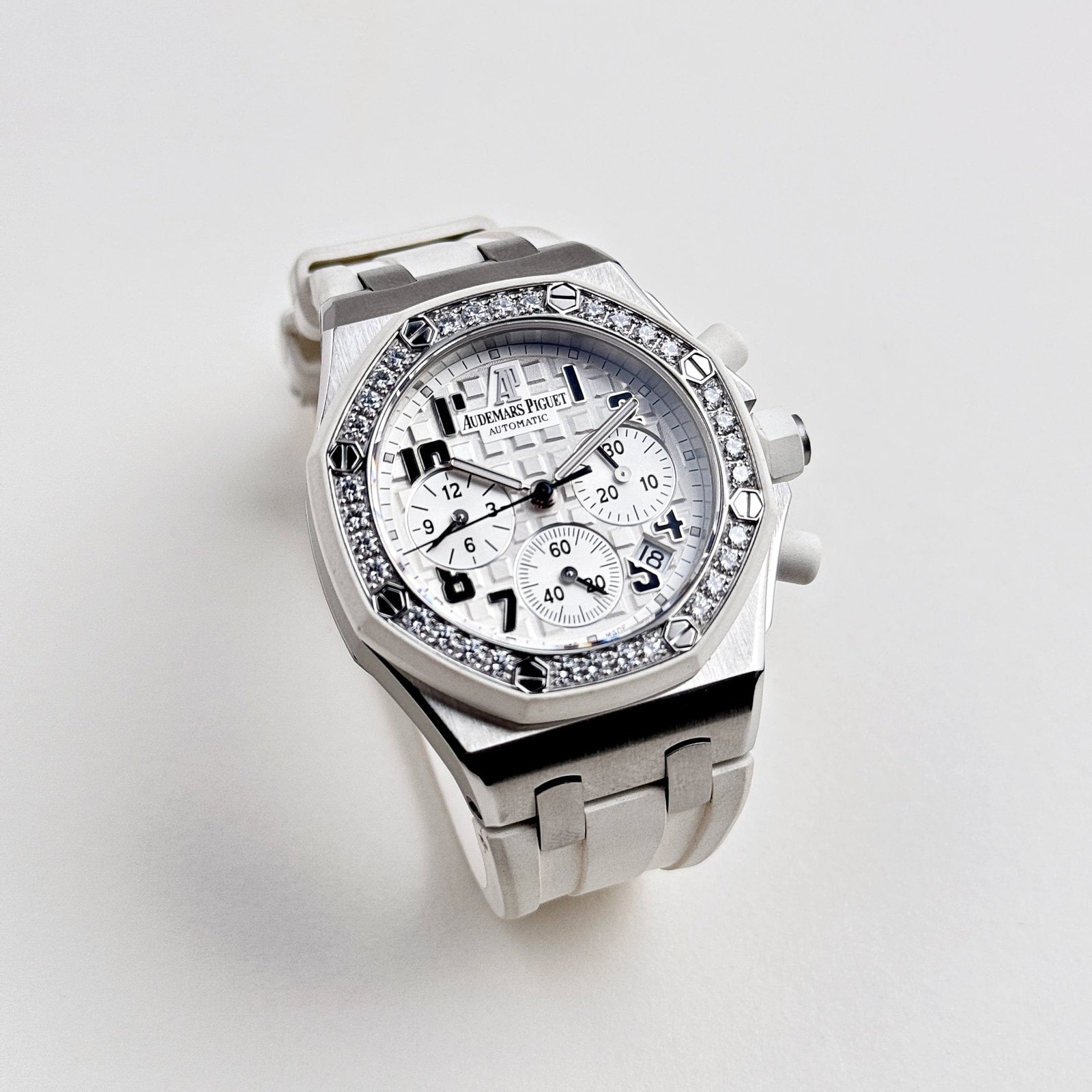 Audemars P1g*et Royal Oak Offshore 26048SK.ZZ.D010CA.01 Stainless Steel White Dial D1am0nd Bezel