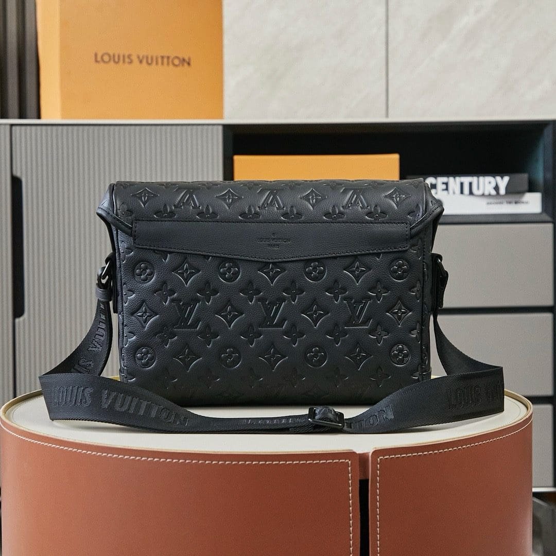 L0vis Vvtt0n M25121 Messenger Voyager PM