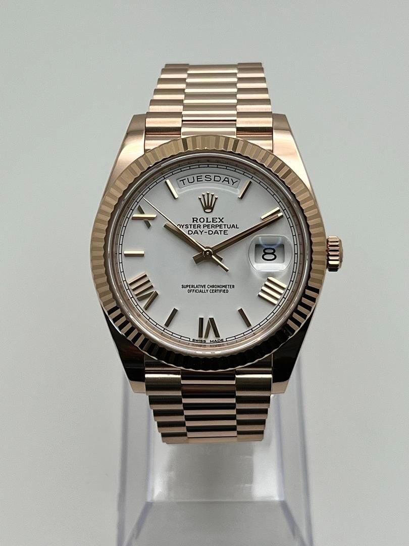 R01ex Day-Date 40 228235 Rose Gold White Roman Dial