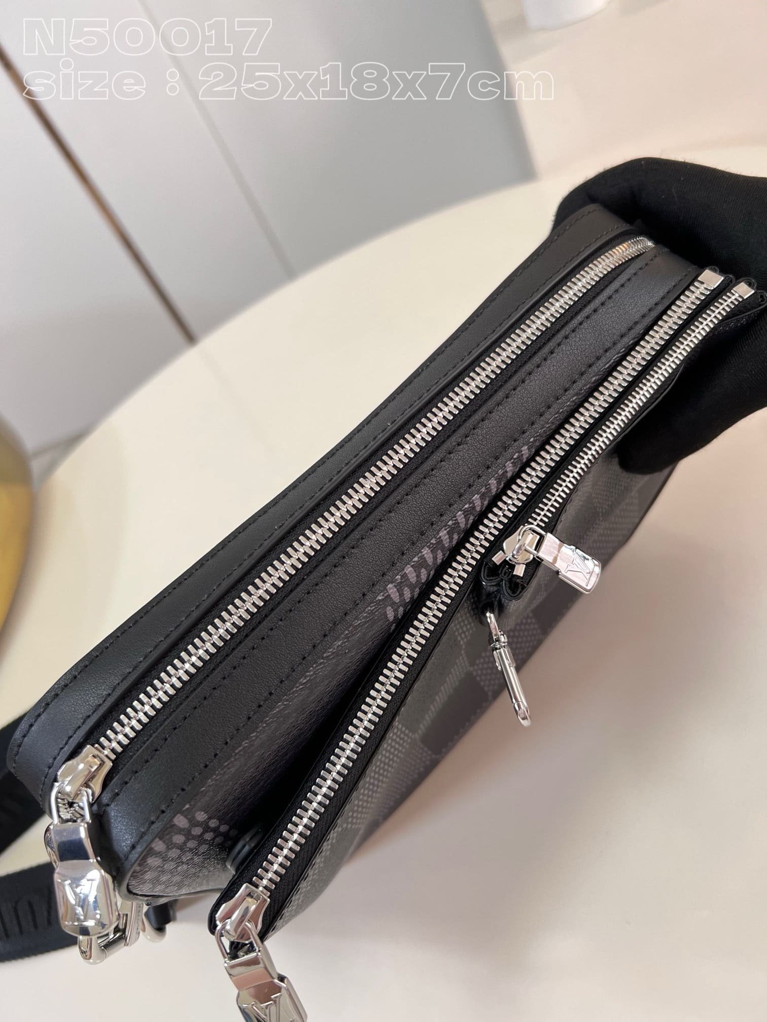 L0vis Vvtt0n Trio Messenger N50017