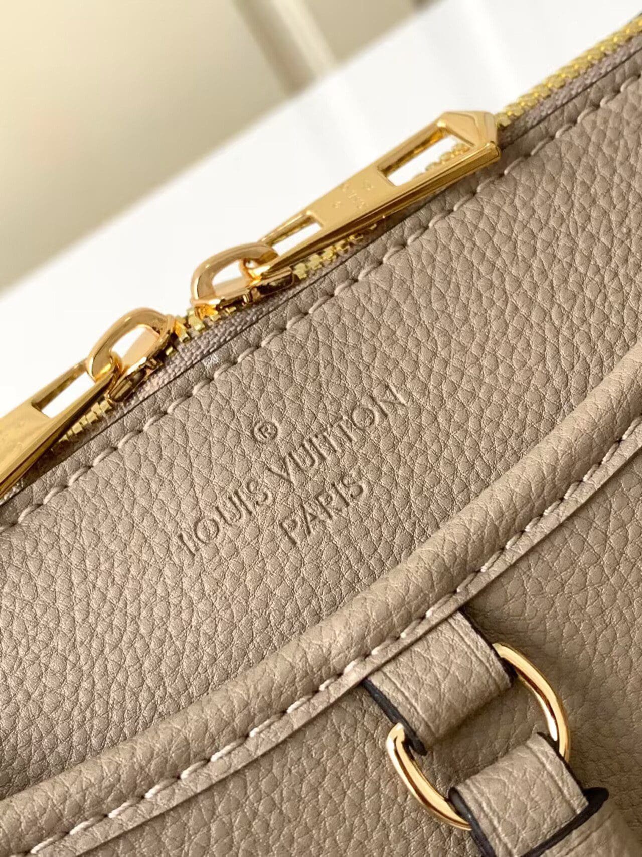 L0vis Vvtt0n TRIANON medium handbag M46504