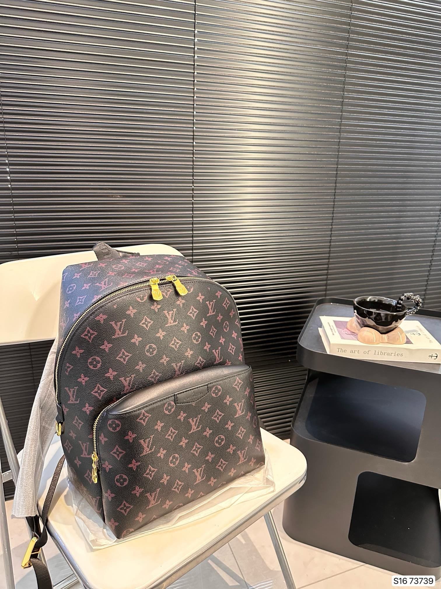 L0vis Vvtt0n Backpack