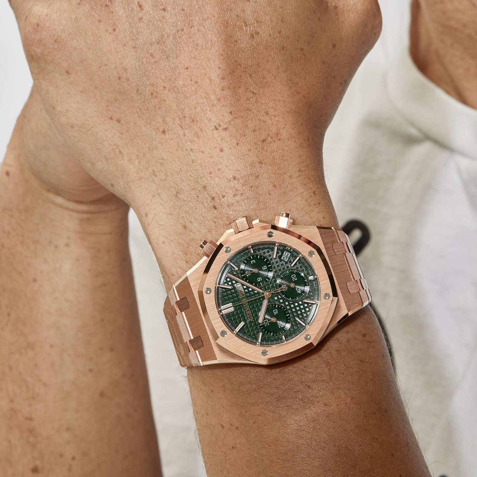 Audemars P1g*et Royal Oak 26240OR.OO.1320OR.04 Chronograph ’50th Anniversary’ Rose Gold Khaki Green Dial