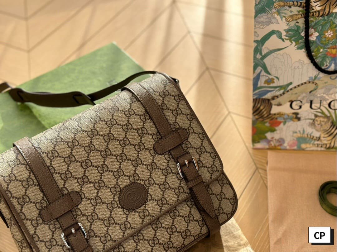 Gvc*1 Messenger Bag