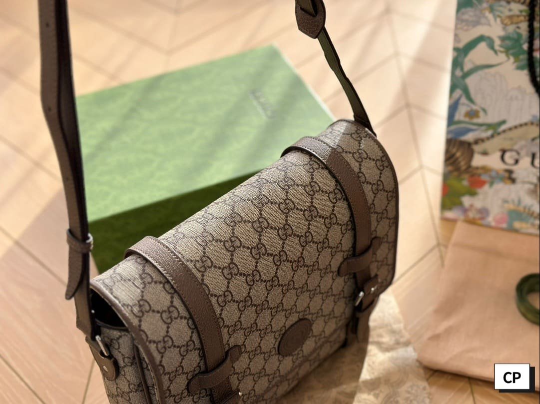 Gvc*1 Messenger Bag