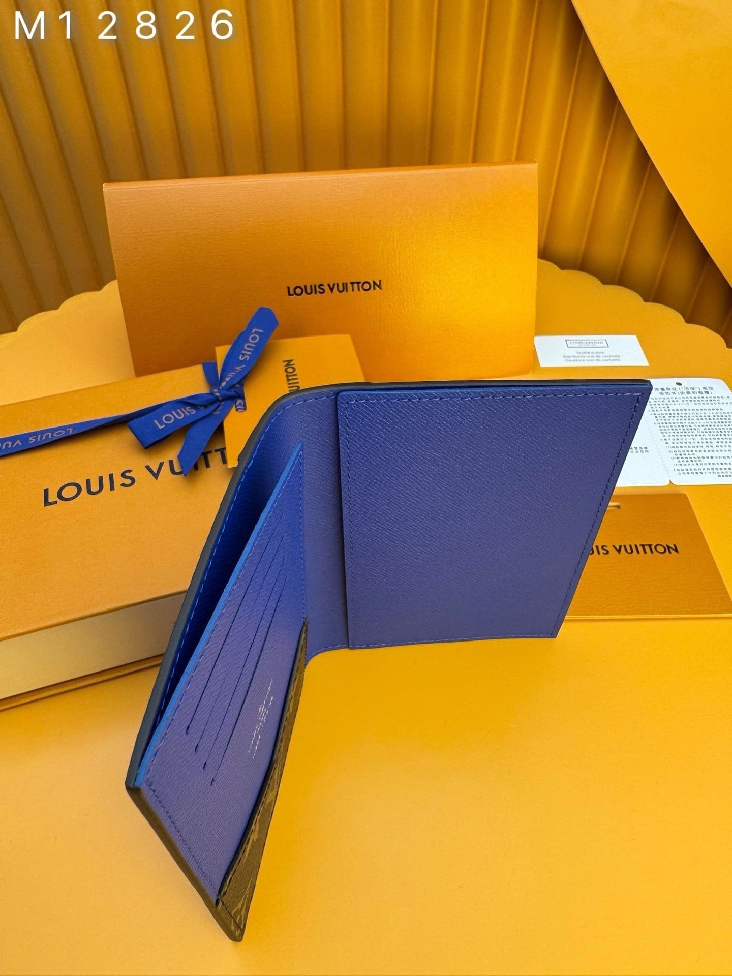 L0vis Vvtt0n M12826 Passport Cover