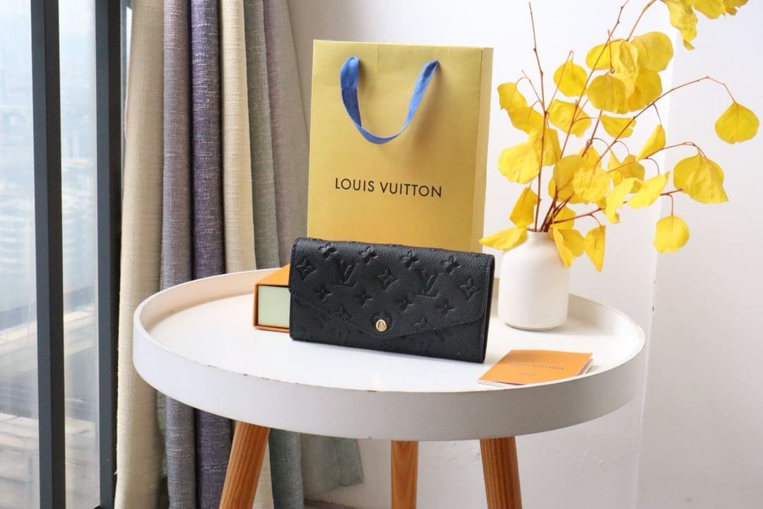 L0vis Vvtt0n M82257 Sarah Wallet