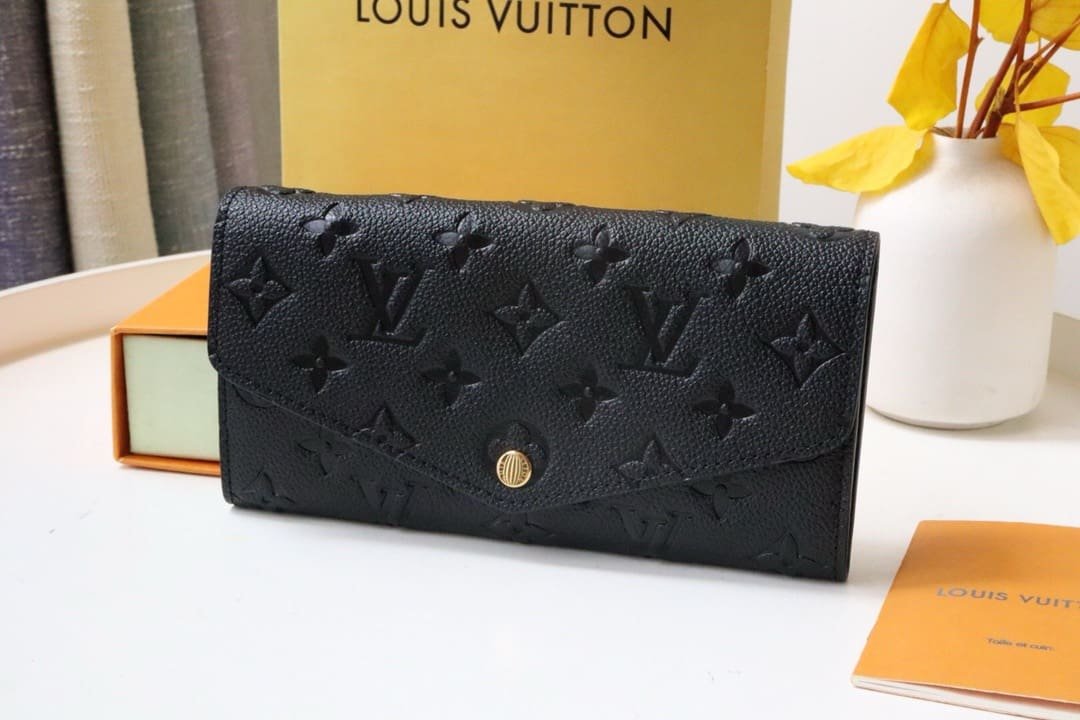 L0vis Vvtt0n M82257 Sarah Wallet