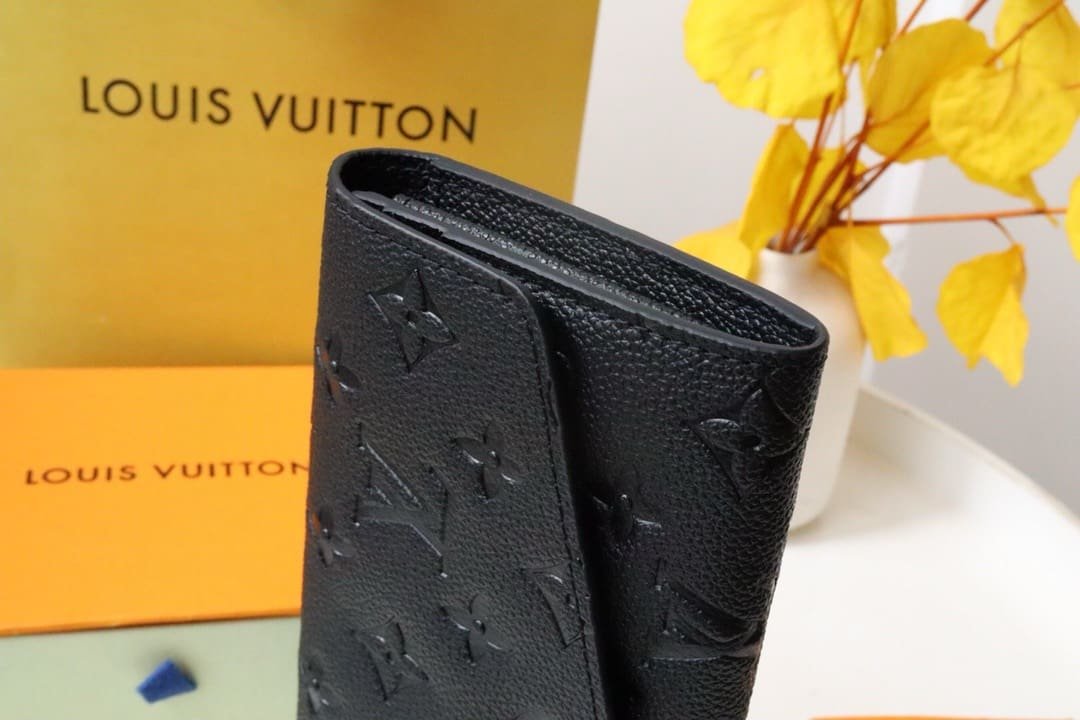 L0vis Vvtt0n M82257 Sarah Wallet