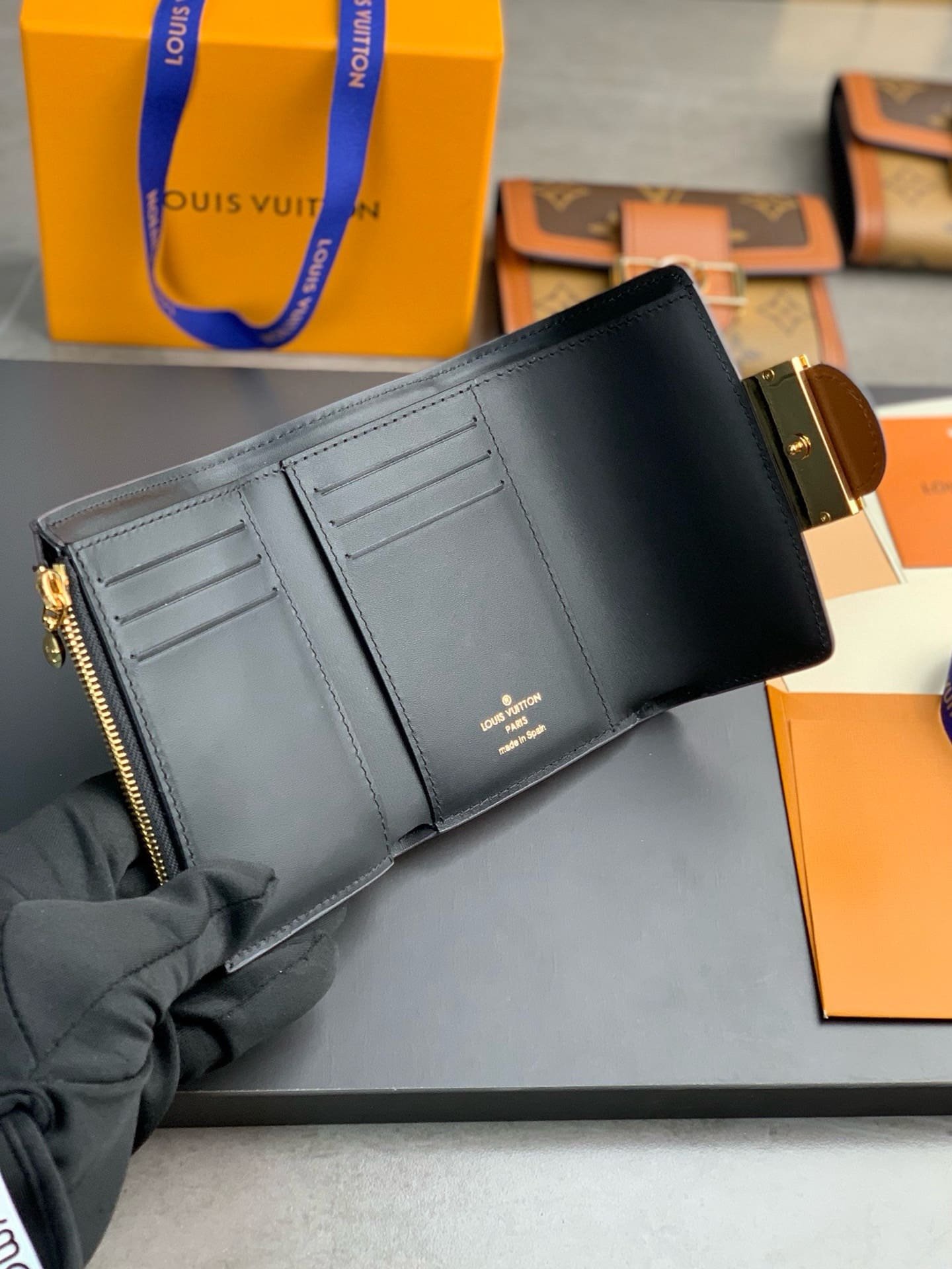 L0vis Vvtt0n M68725 Dauphine Compact Wallet