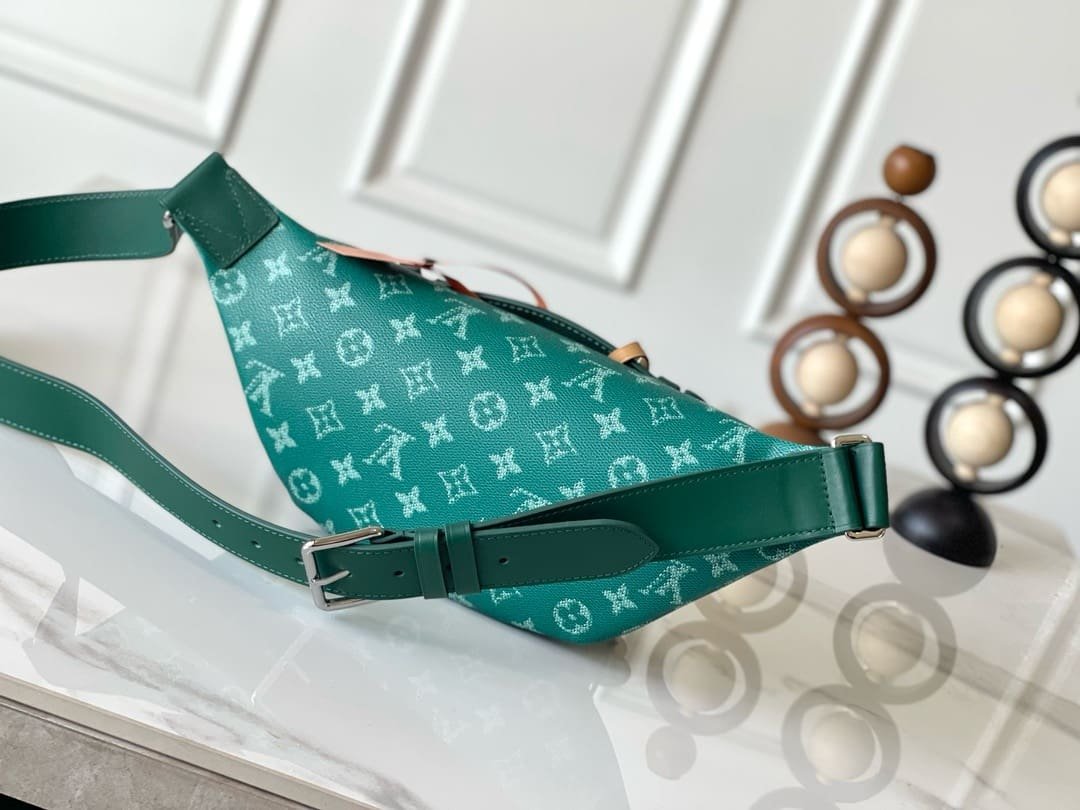 L0vis Vvtt0n M12867 Rush Bumbag