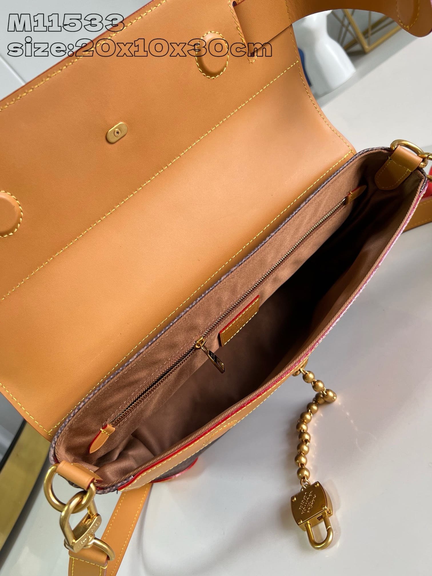 L0vis Vvtt0n M11533 Steamer Crossbody