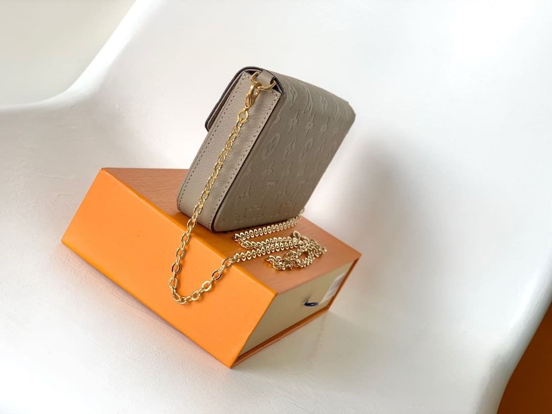 L0vis Vvtt0n M82609 Félicie Pochette