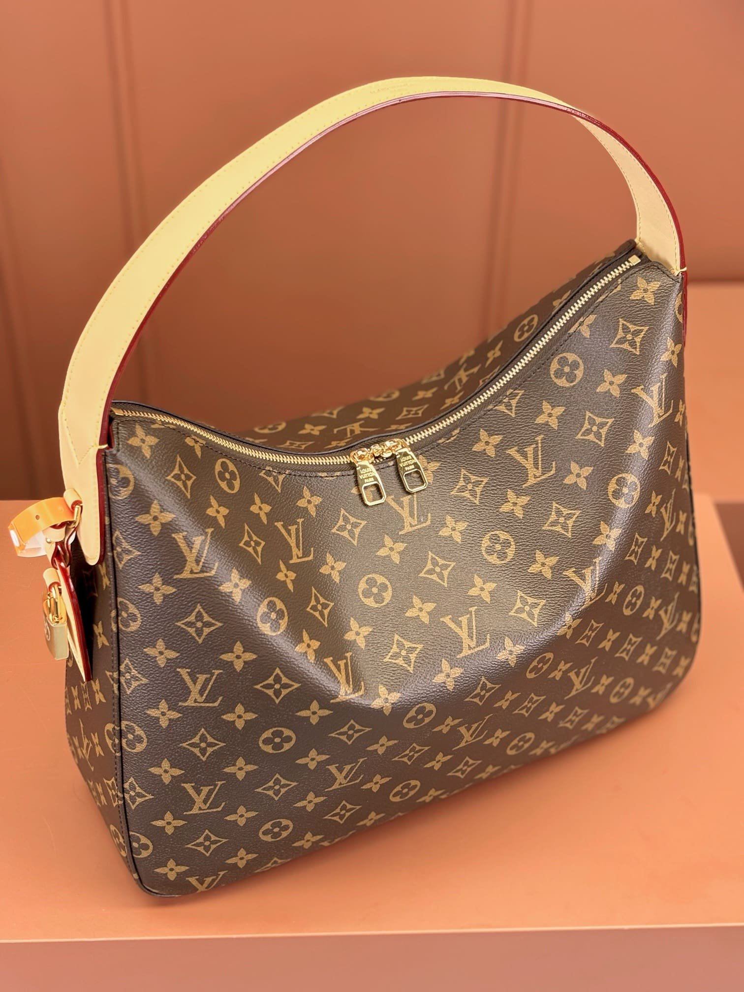 L0vis Vvtt0n M12098 Slouchy MM