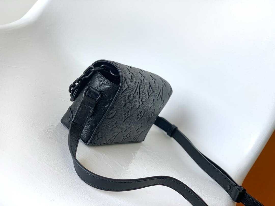 L0vis Vvtt0n M81746 Steamer Wearable Wallet