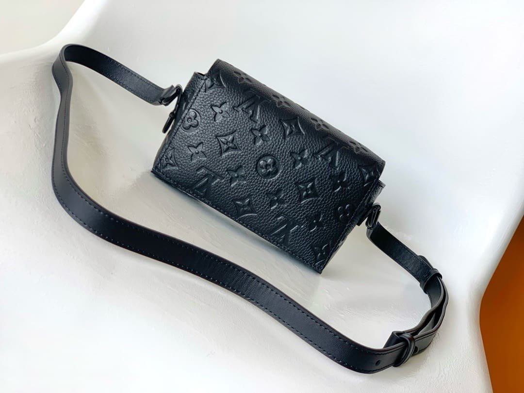 L0vis Vvtt0n M81746 Steamer Wearable Wallet