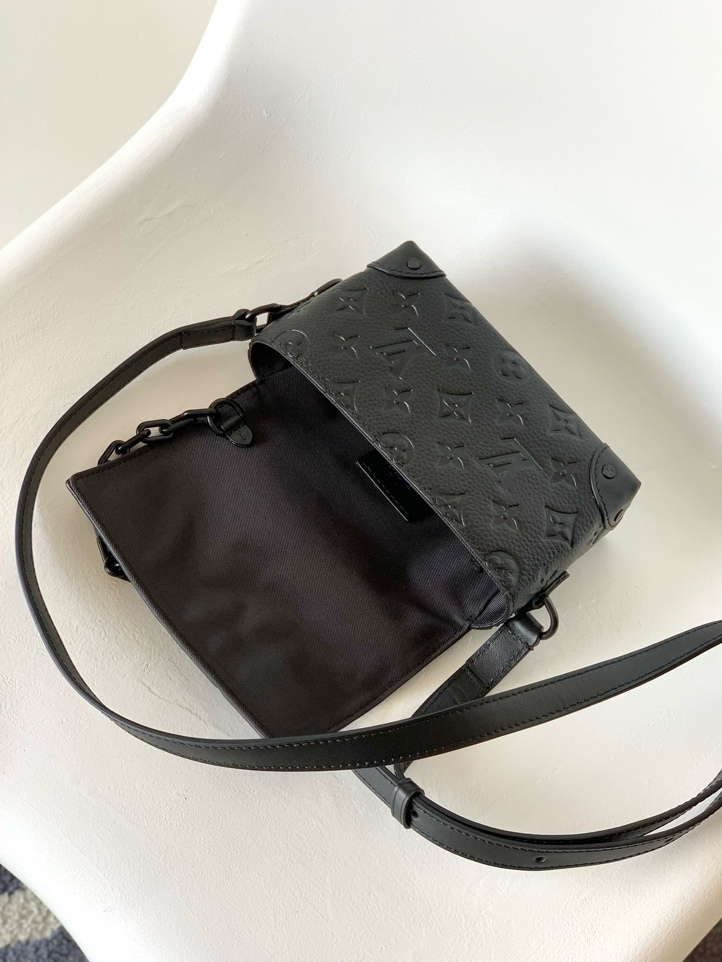 L0vis Vvtt0n M81746 Steamer Wearable Wallet