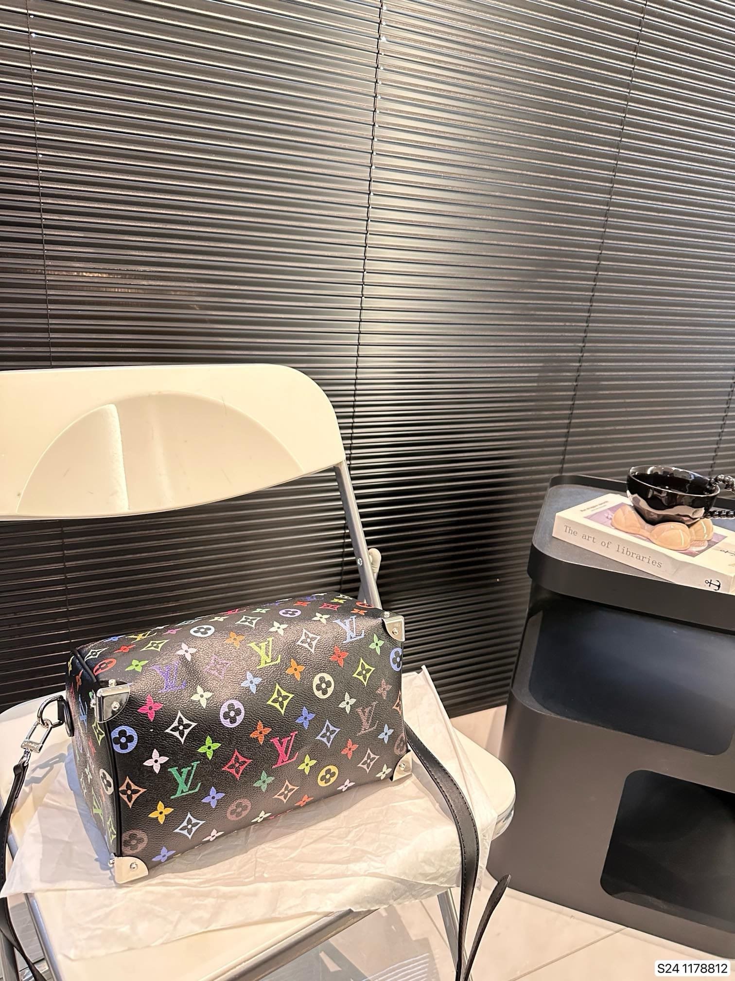 L0vis Vvtt0n M13257 LV x TM Speedy Soft 30
