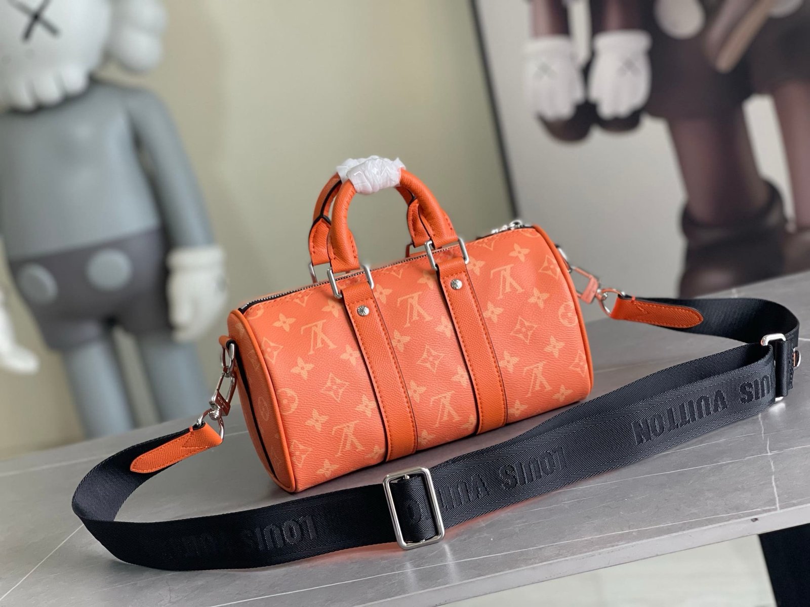 L0vis Vvtt0n M31044 KEEPALL BANDOULIÈRE 25 travel bag