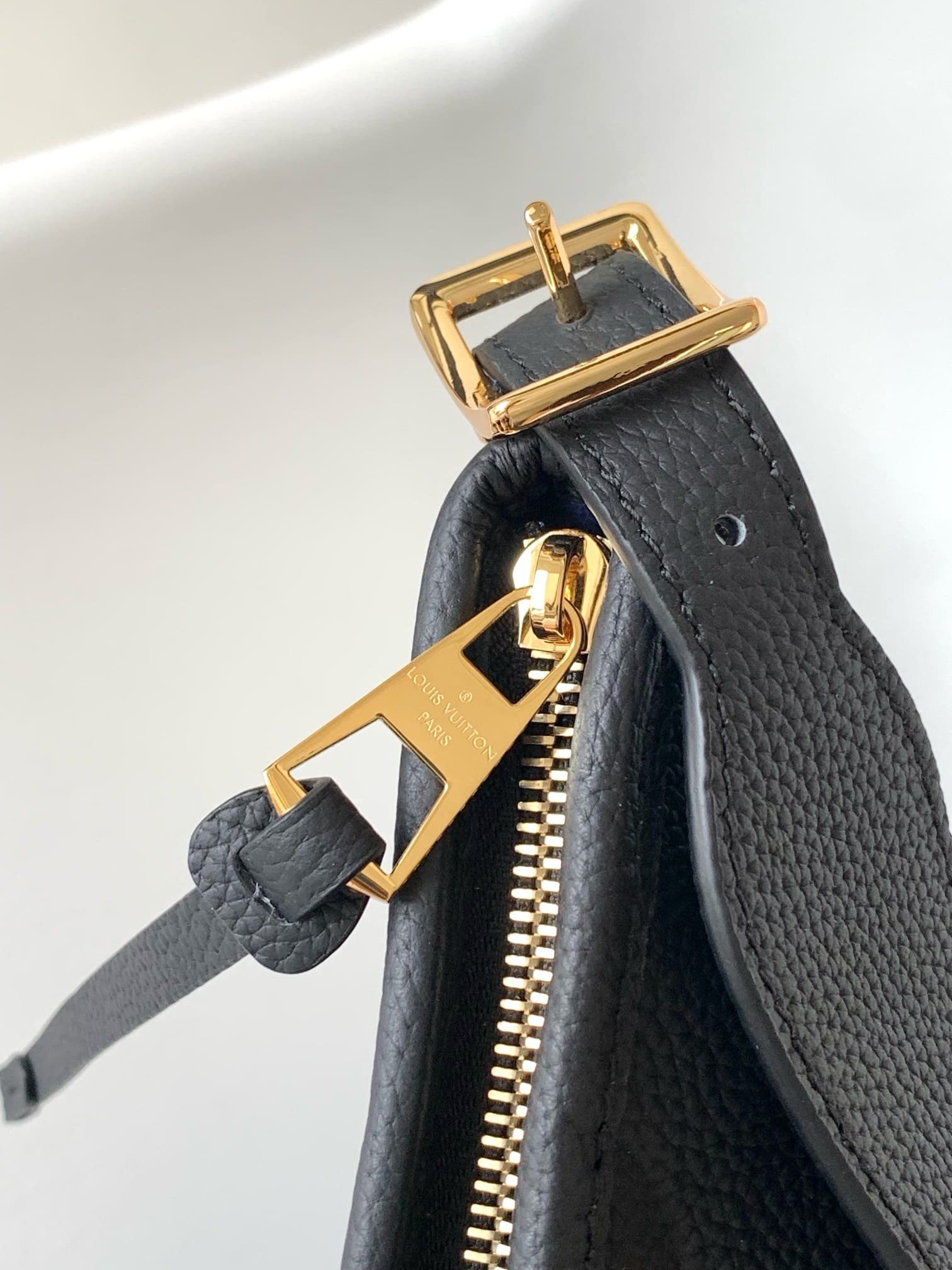 L0vis Vvtt0n M46288 CarryAll PM