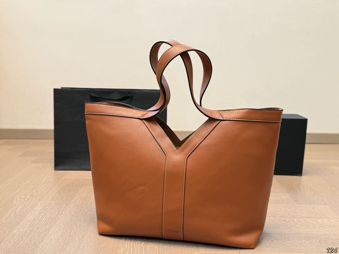 Sa1nt Lau*nt Y TOTE IN LEATHER