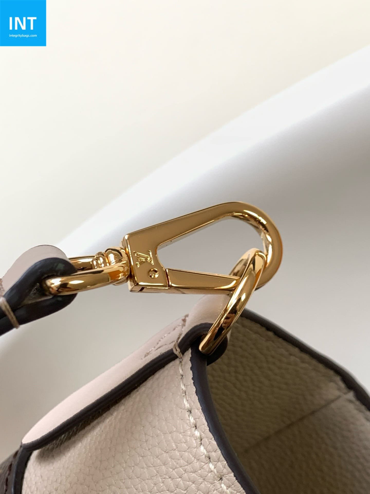 L0vis Vvtt0n M58485 On My Side MM
