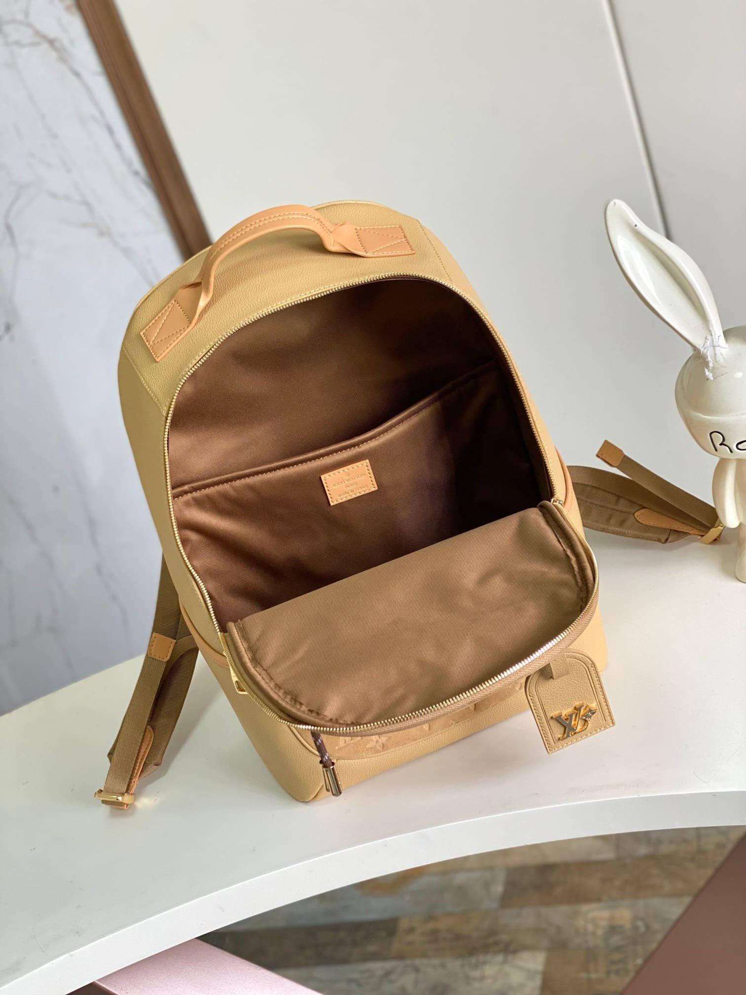 L0vis Vvtt0n M12624 Outdoor Backpack