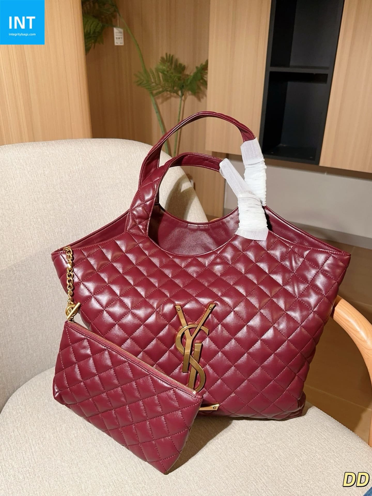 Sa1nt Lau*nt ICARE in quilted nappa