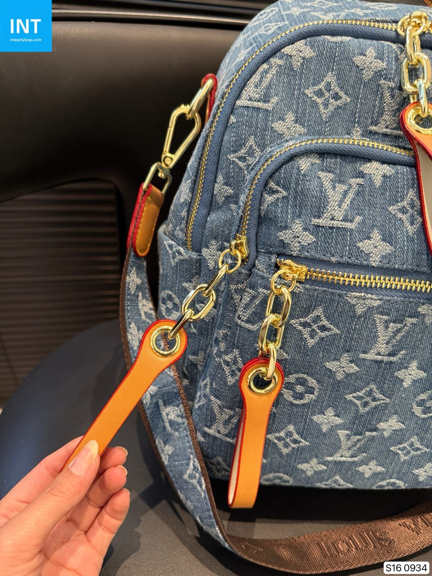 L0vis Vvtt0n backpack