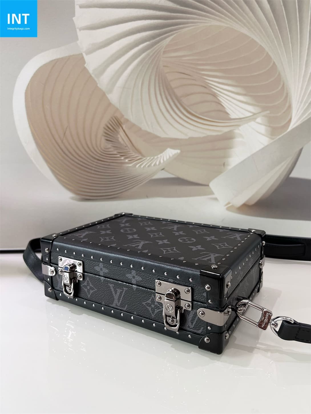 L0vis Vvtt0n M20251 CLUTCH BOX Portable Hard Case