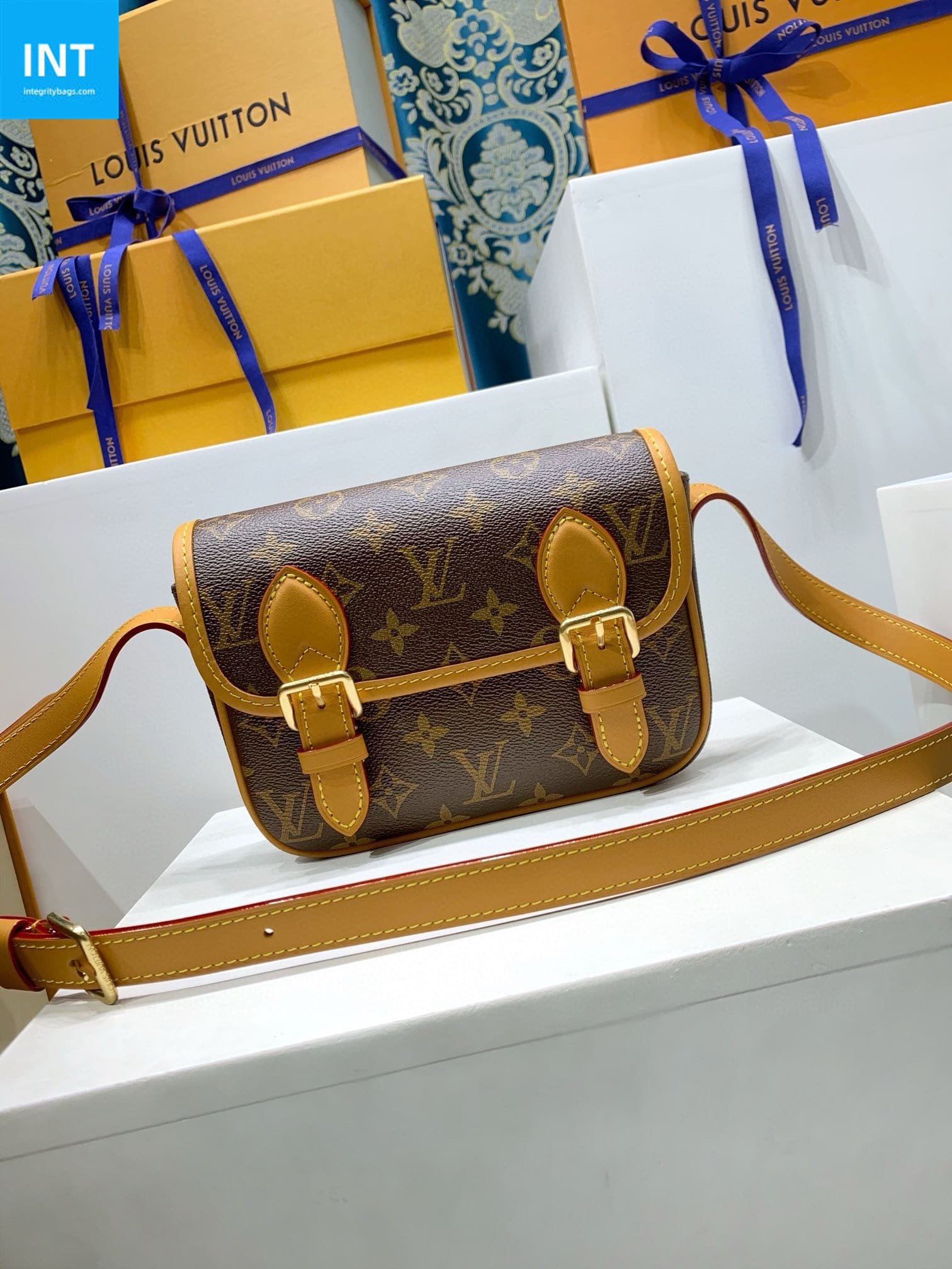 L0vis Vvtt0n M26805 SATCHEL mini handbag