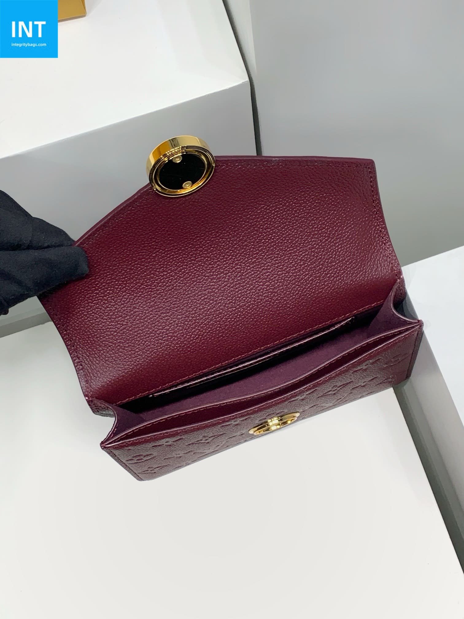 L0vis Vvtt0n M25814 Wallet On Chain Rosy