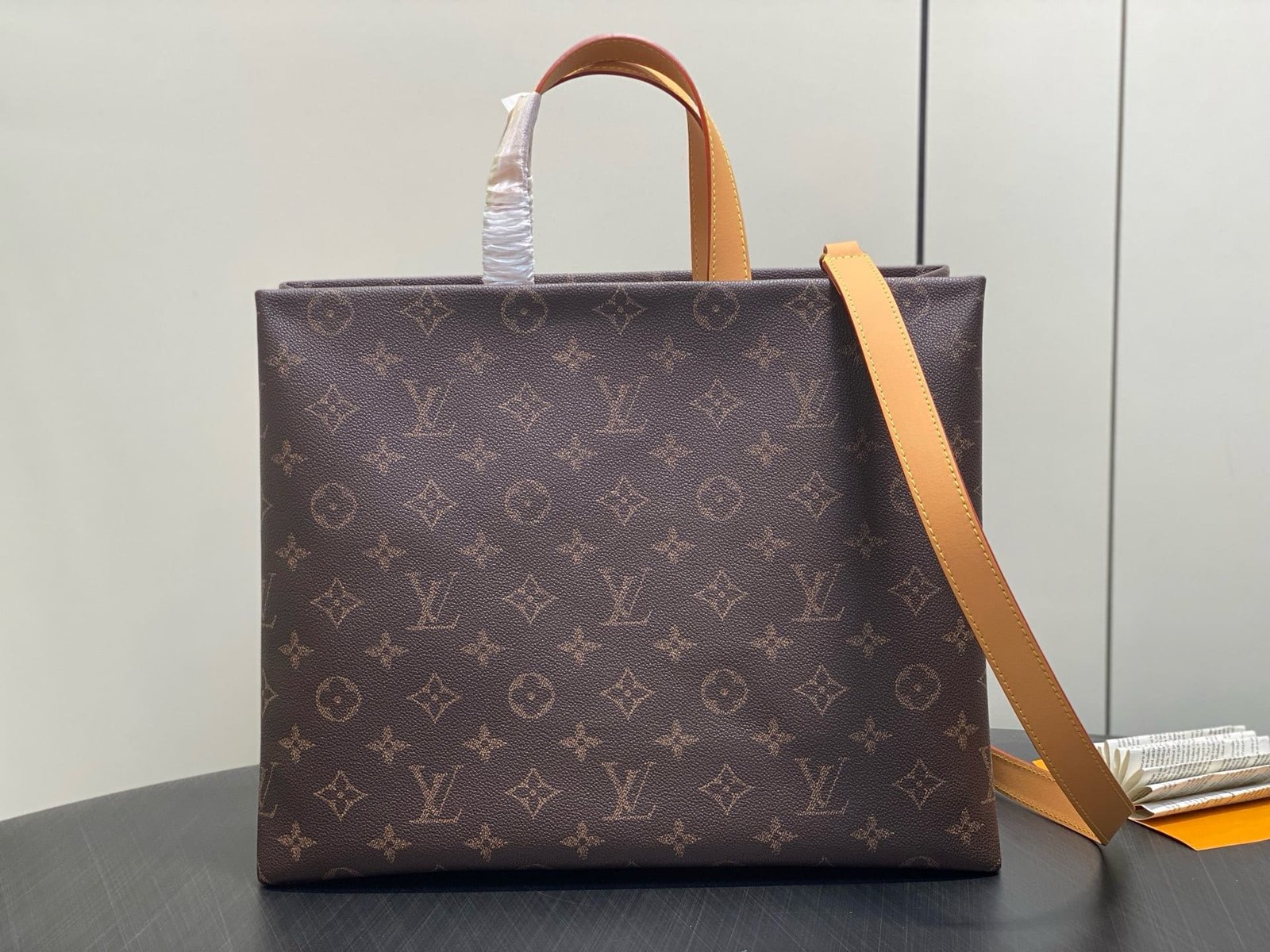 L0vis Vvtt0n M13928 Shopper Tote MM