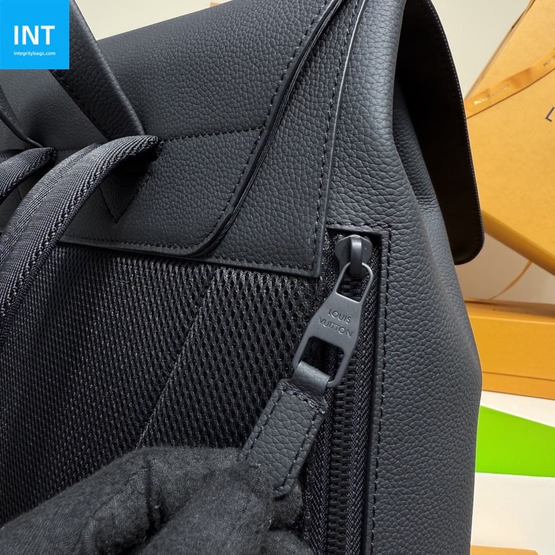 L0vis Vvtt0n M15262 Fastline Backpack