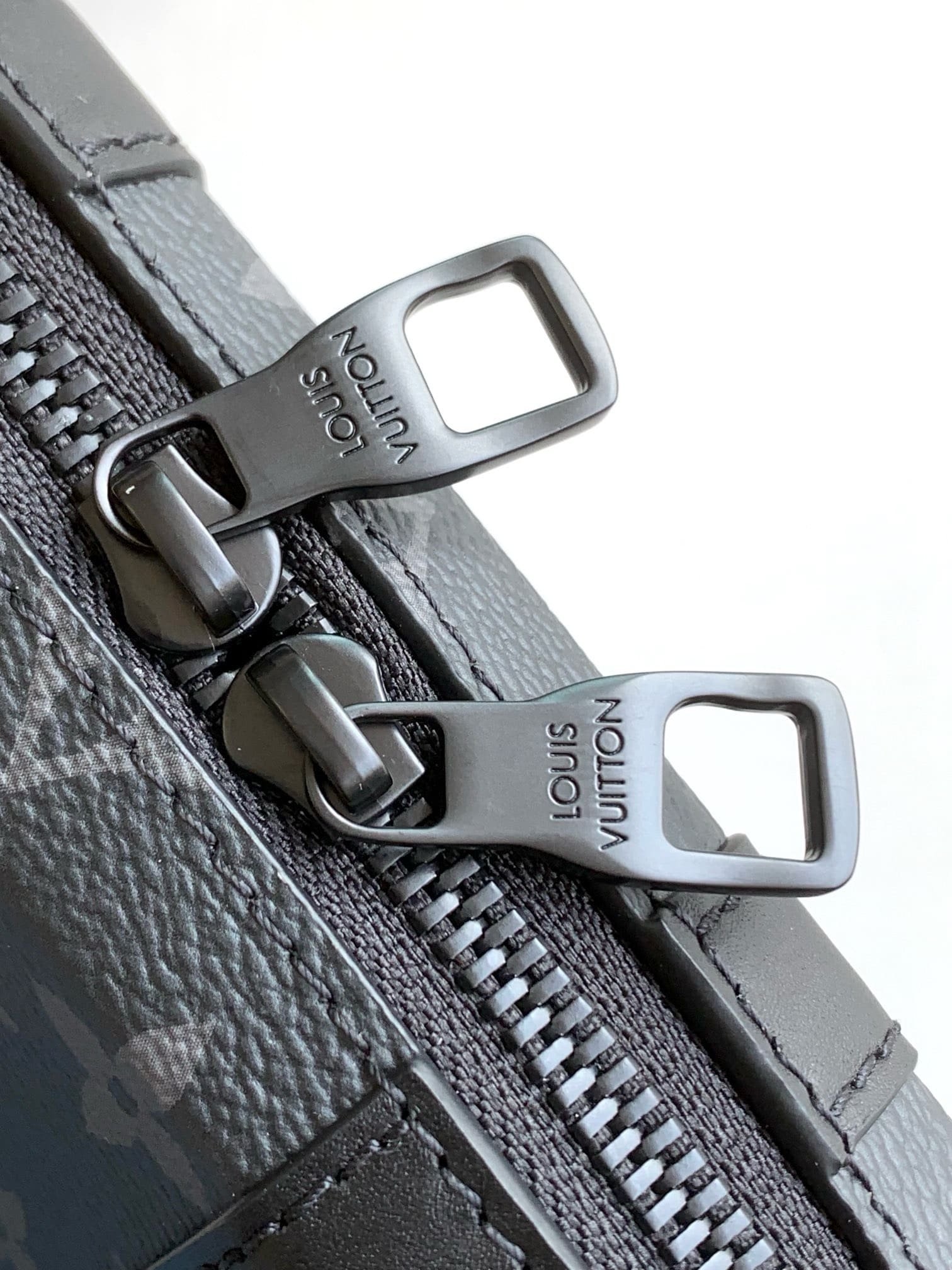 L0vis Vvtt0n M69838 Soft Trunk Wallet