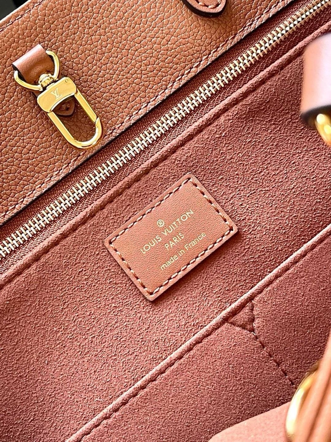 L0vis Vvtt0n M12775 OnTheGo MM