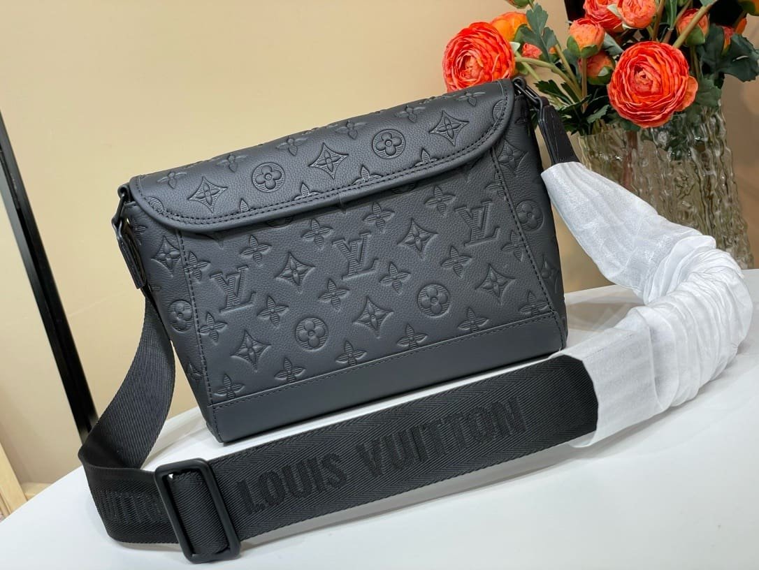 L0vis Vvtt0n M14874 Pulse Messenger