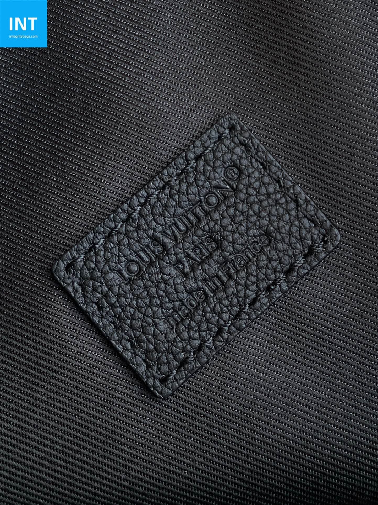 L0vis Vvtt0n M26730 Duo Slingbag